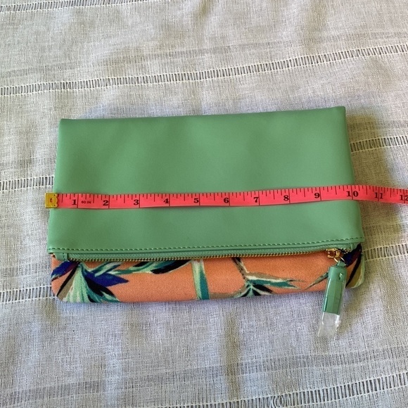 NWOT Rachel Pally tropical clutch with tassel. - Picture 10 of 11